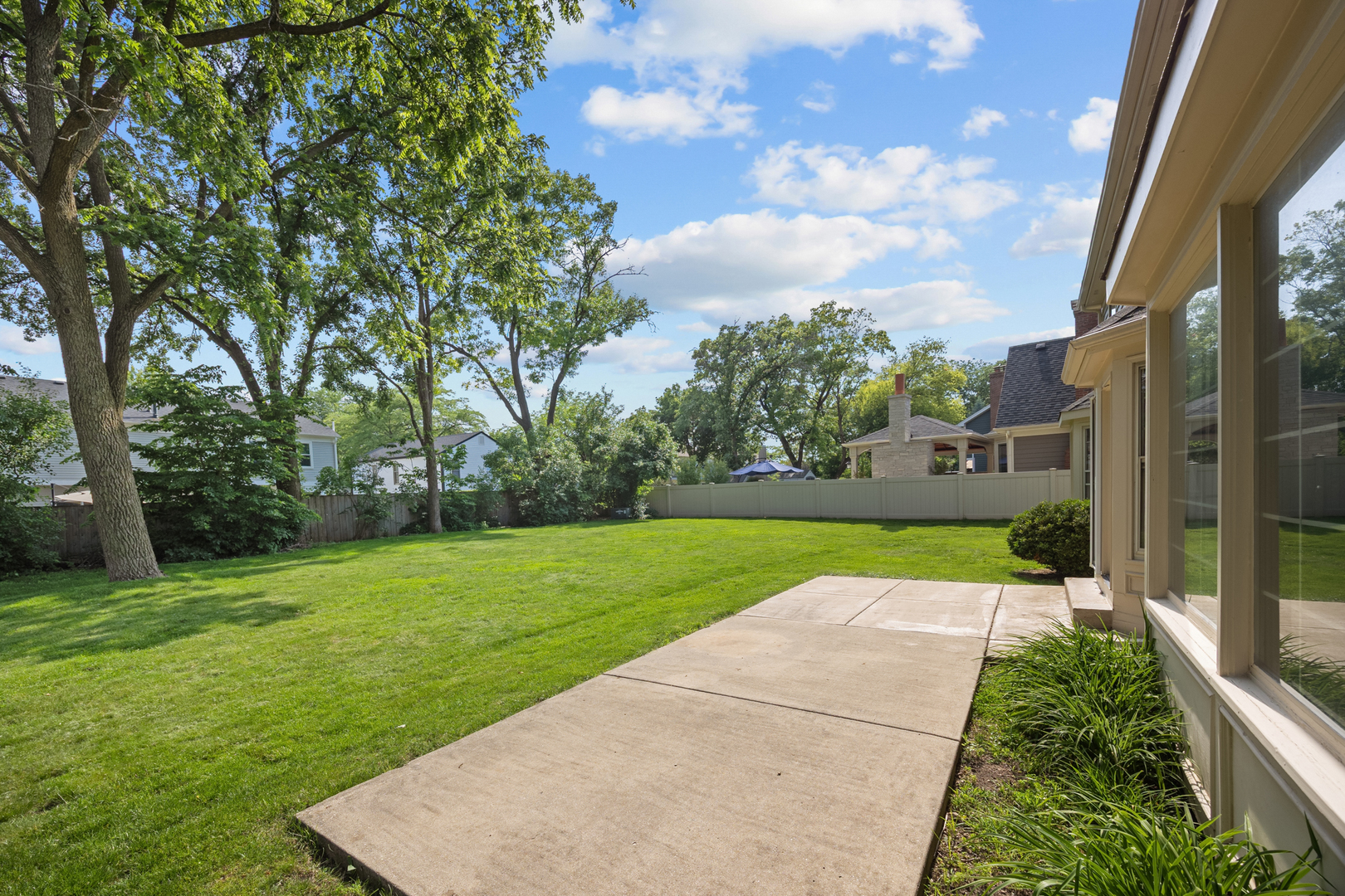 1364 Yorkshire Lane, Carol Stream, IL 60188