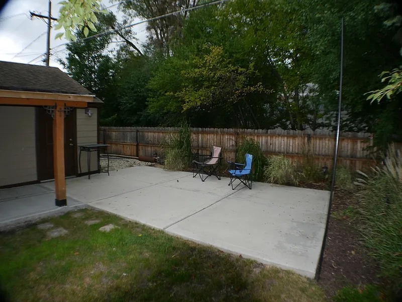 2452 S 7th Avenue, North Riverside, IL 60546