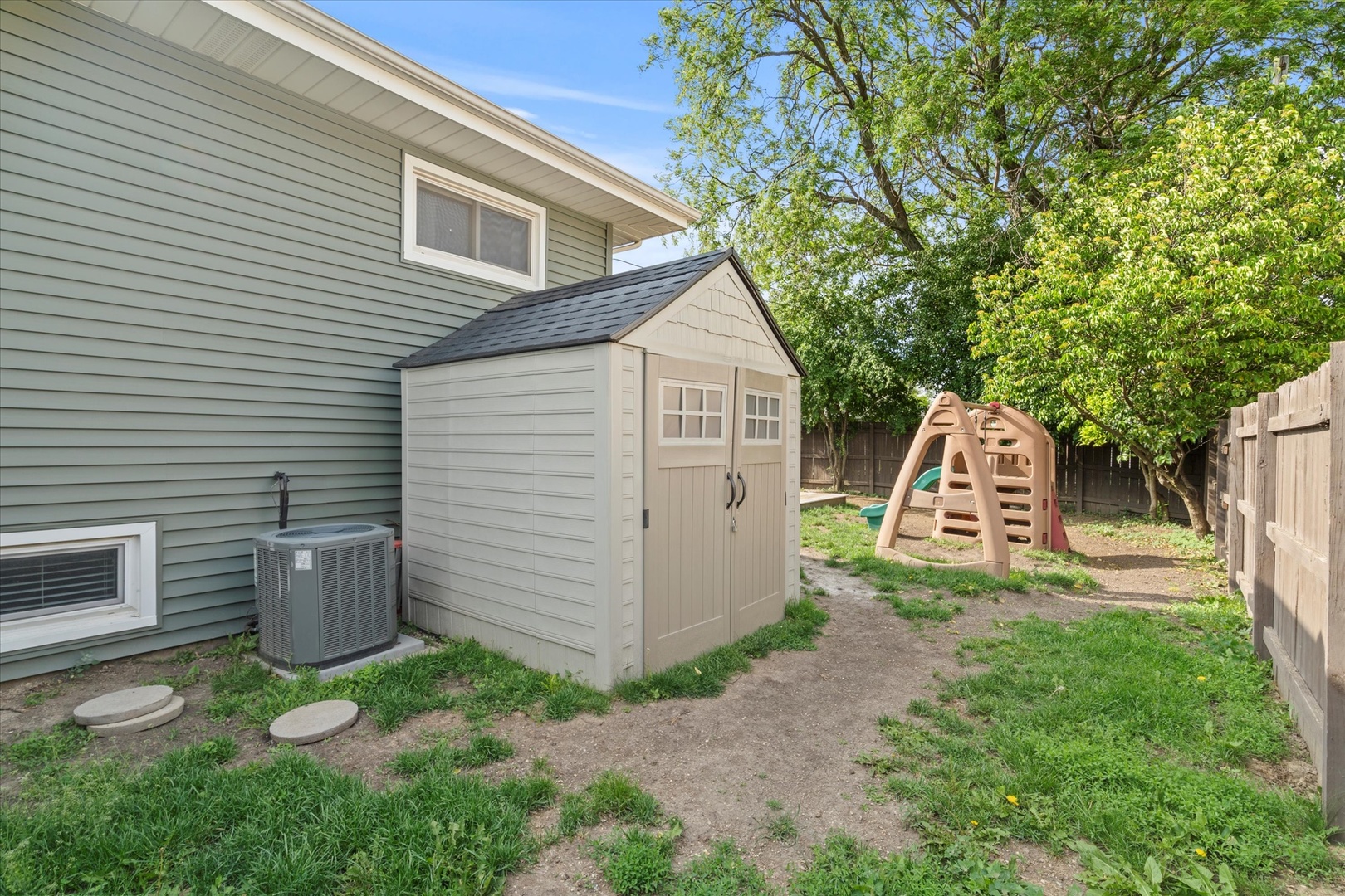 427 Cedarcrest Drive, Streamwood, IL 60107