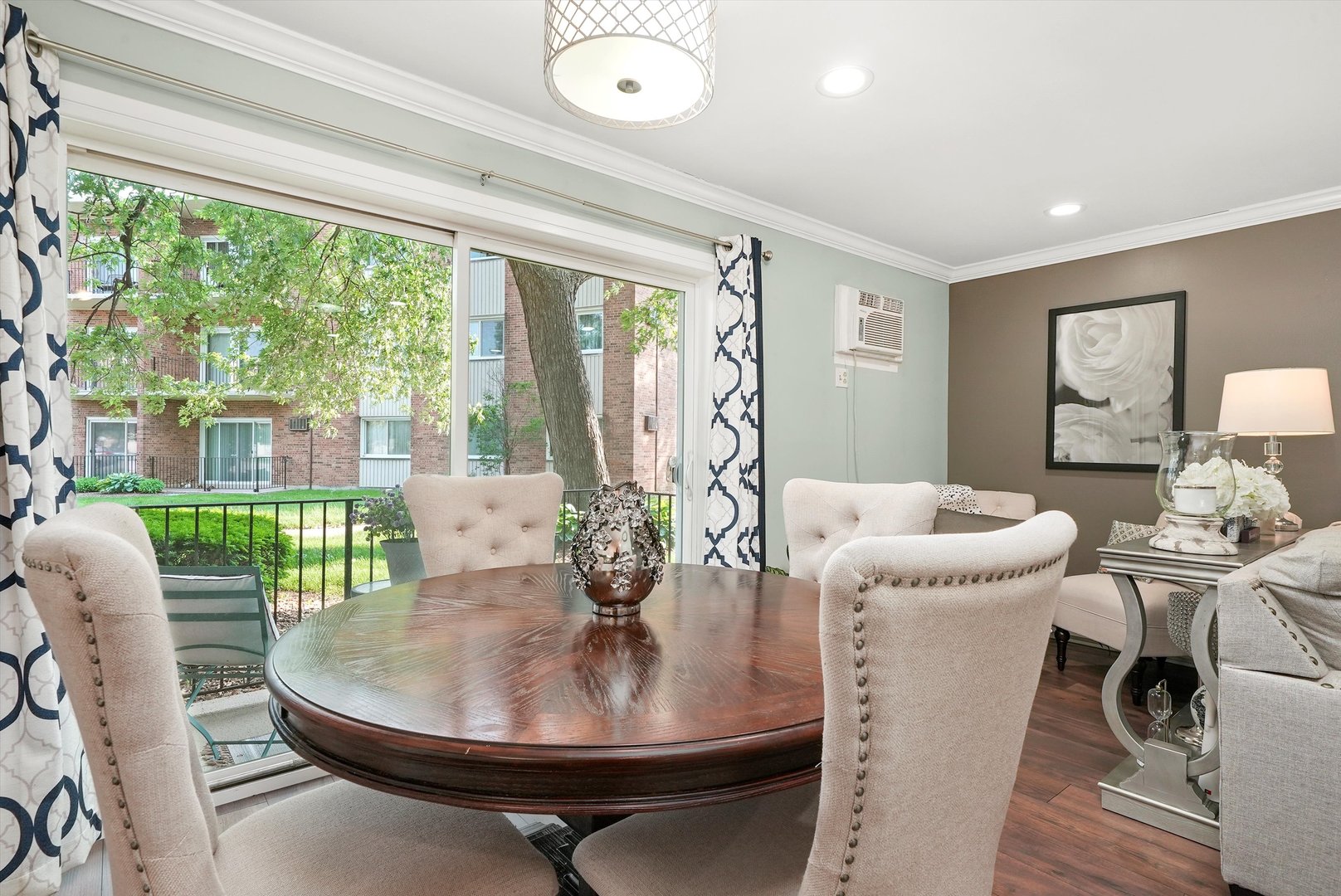 4113 W 97th Place #104, Oak Lawn, IL 60453