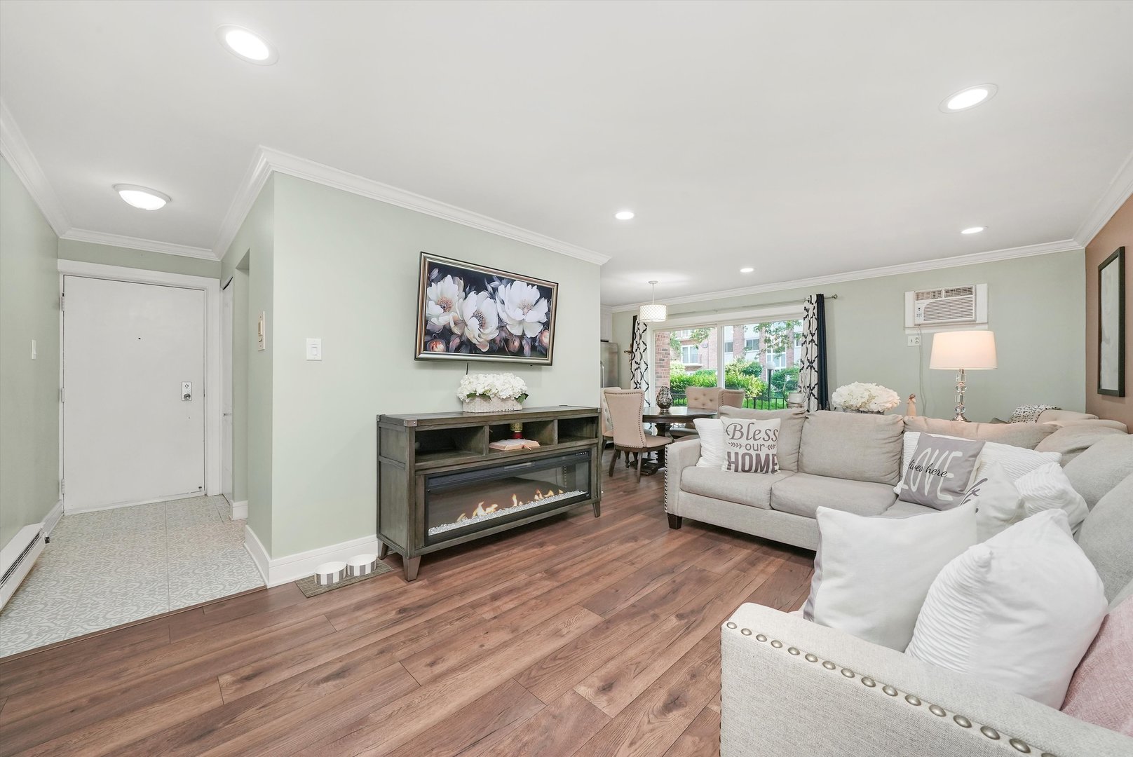 4113 W 97th Place #104, Oak Lawn, IL 60453