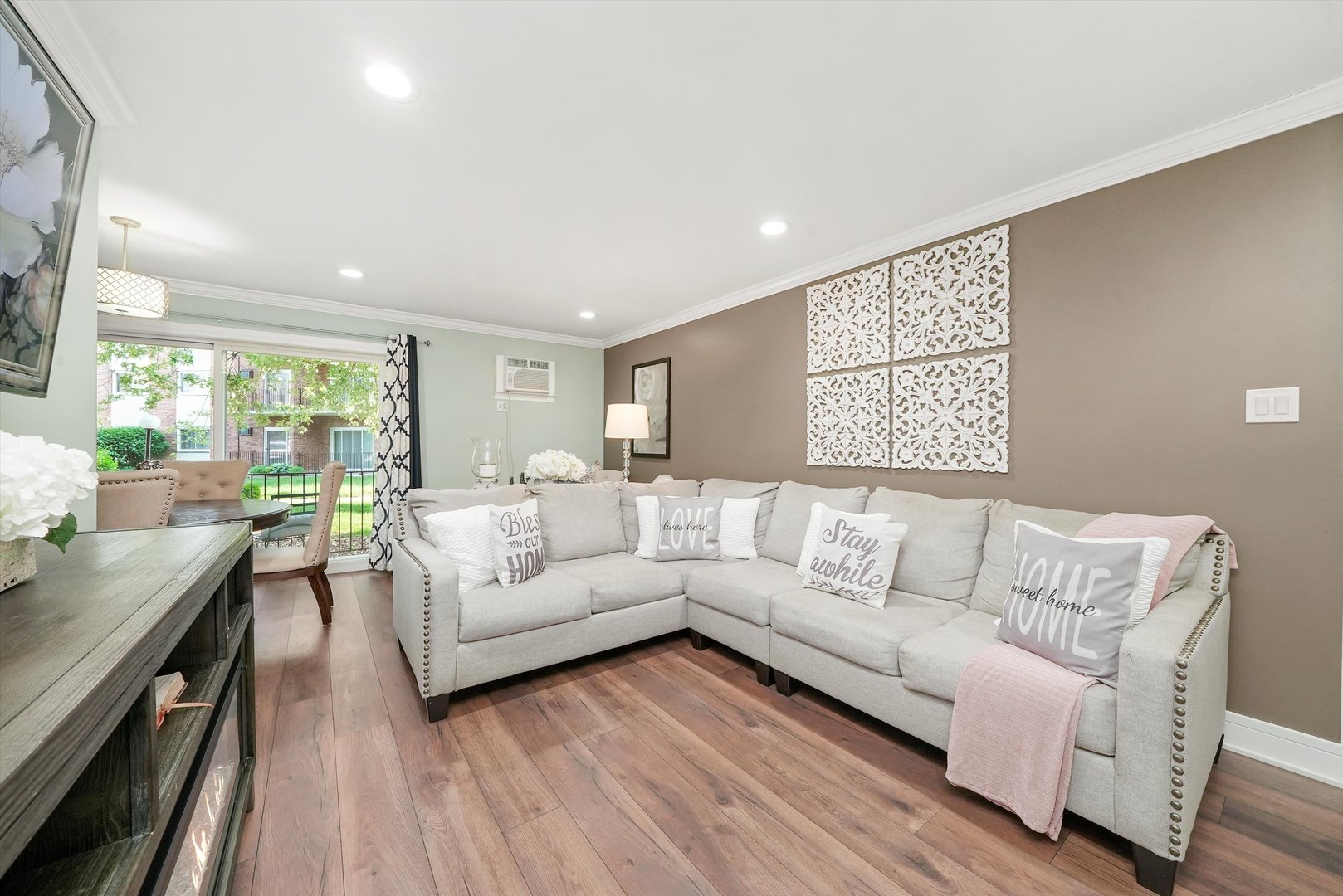 4113 W 97th Place #104, Oak Lawn, IL 60453