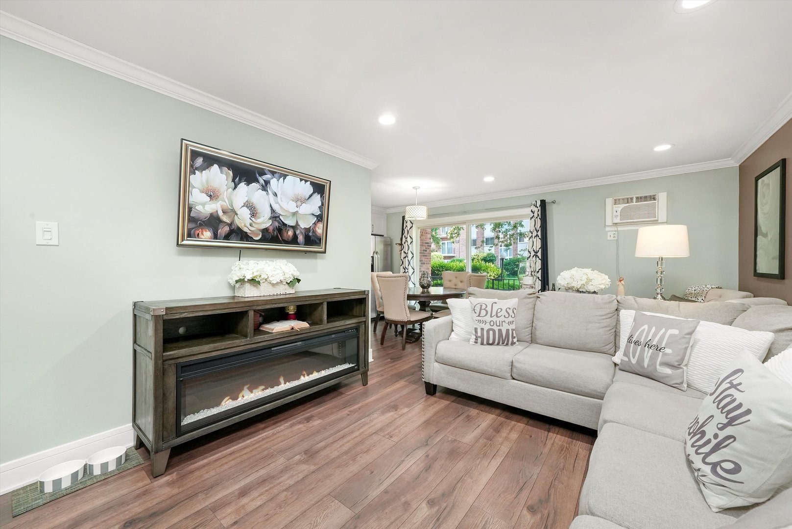 4113 W 97th Place #104, Oak Lawn, IL 60453