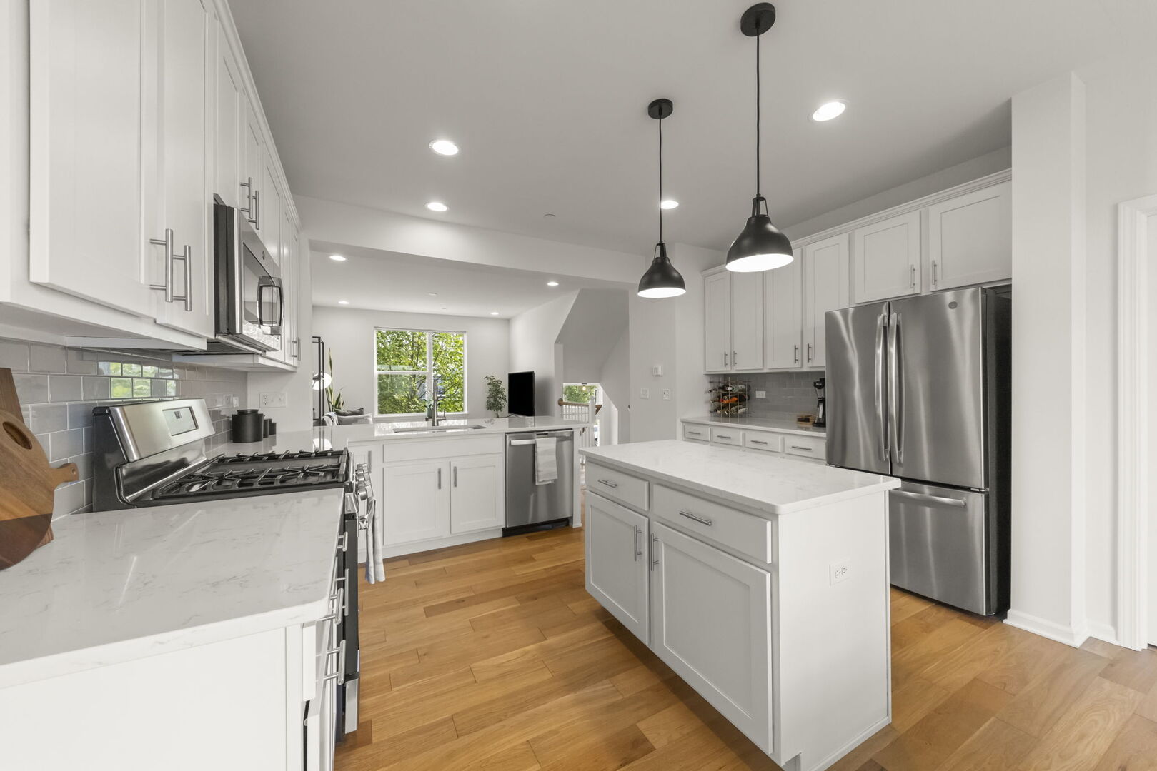 29W711 Cambridge Street, Warrenville, IL 60555