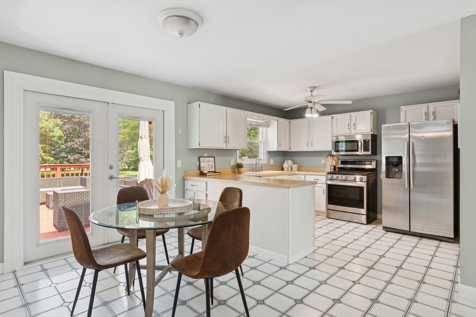 2212 Rosehill Court, Naperville, IL 60565