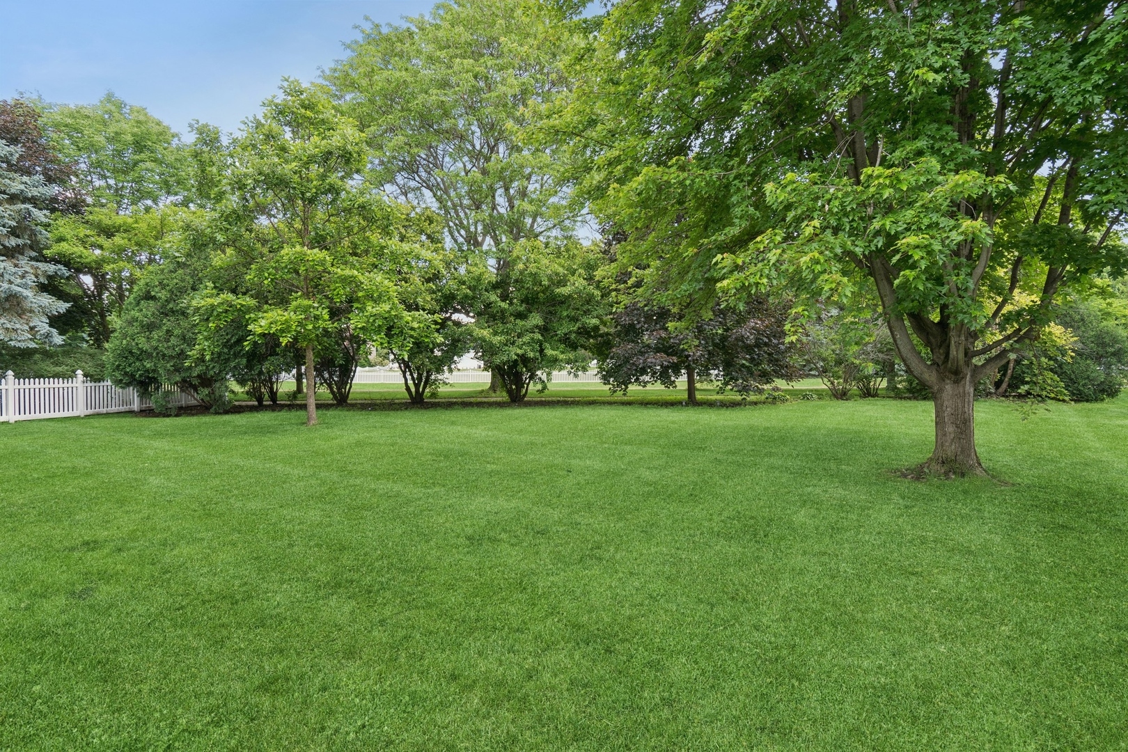 2212 Rosehill Court, Naperville, IL 60565