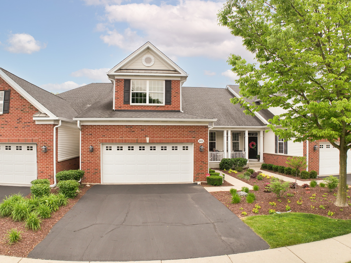 1021 Broadmoor Drive, Elgin, IL 60124