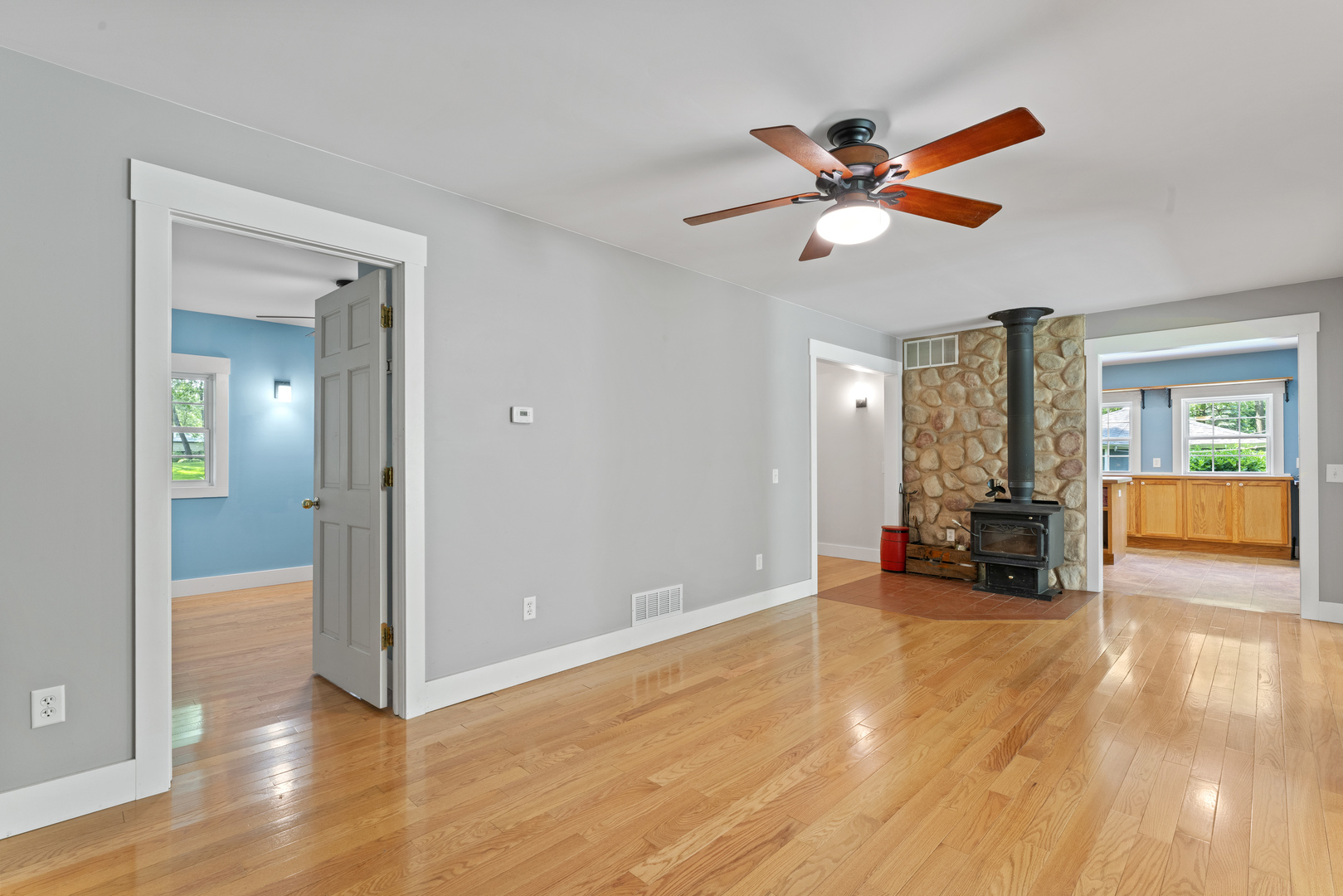 1046 N Riverside Drive, Momence, IL 60954