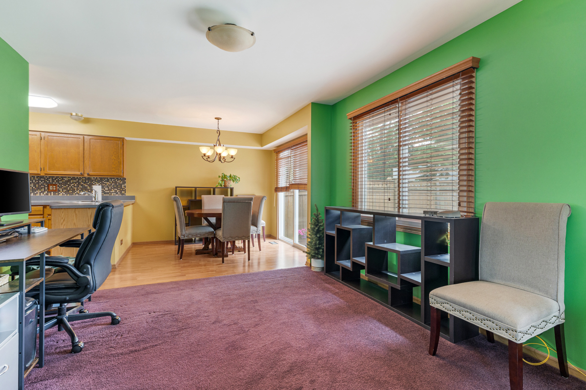 1527 S Pembroke Drive, South Elgin, IL 60177