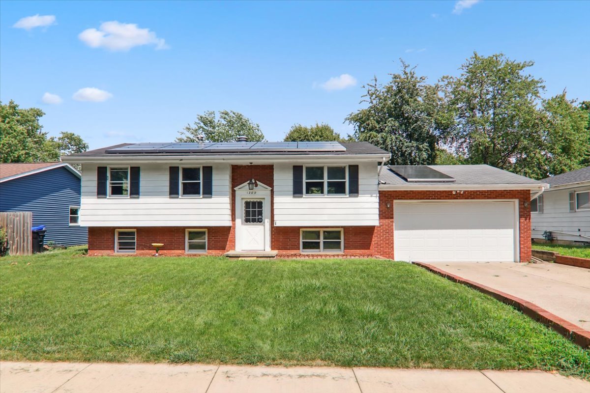 1209 Gettysburg Drive, Bloomington, IL 61704