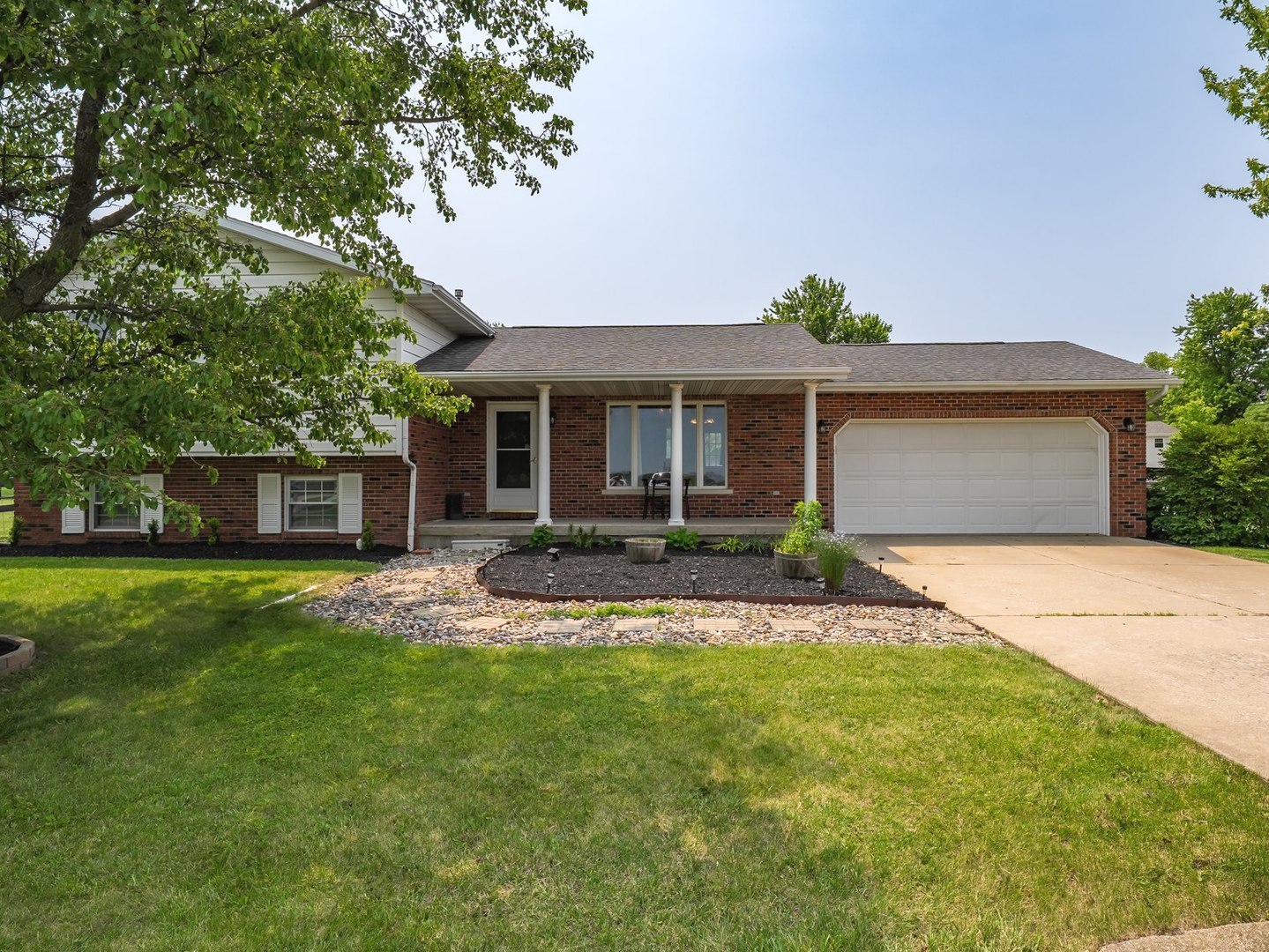 107 W 10th Street, Gridley, IL 61744