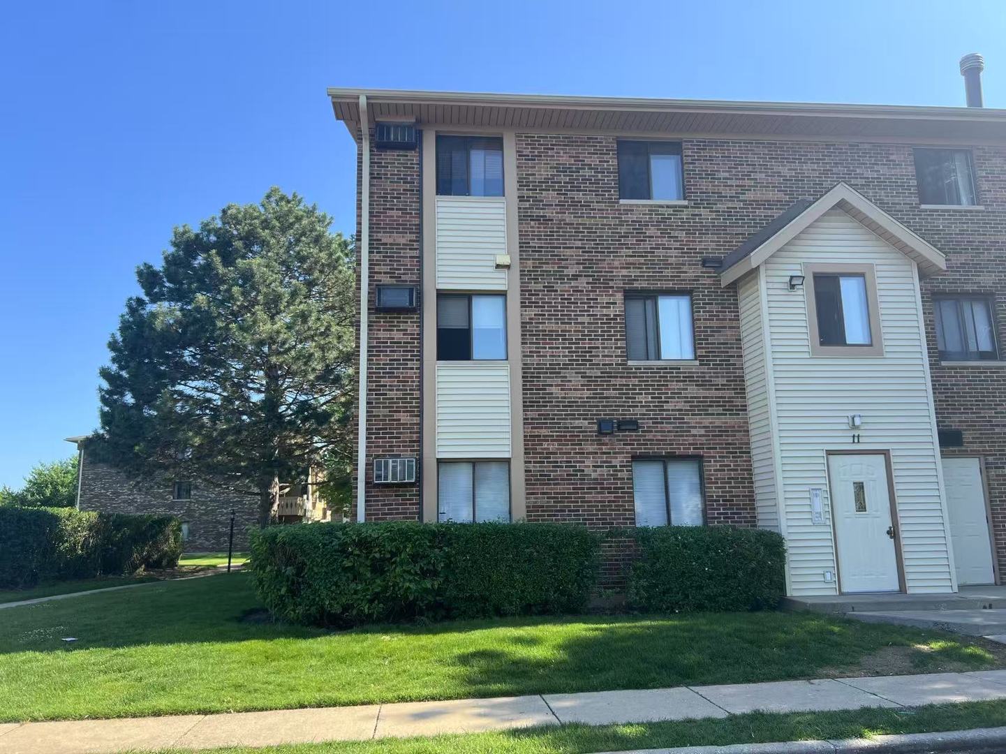 11 ECHO Court #17, Vernon Hills, IL 60061