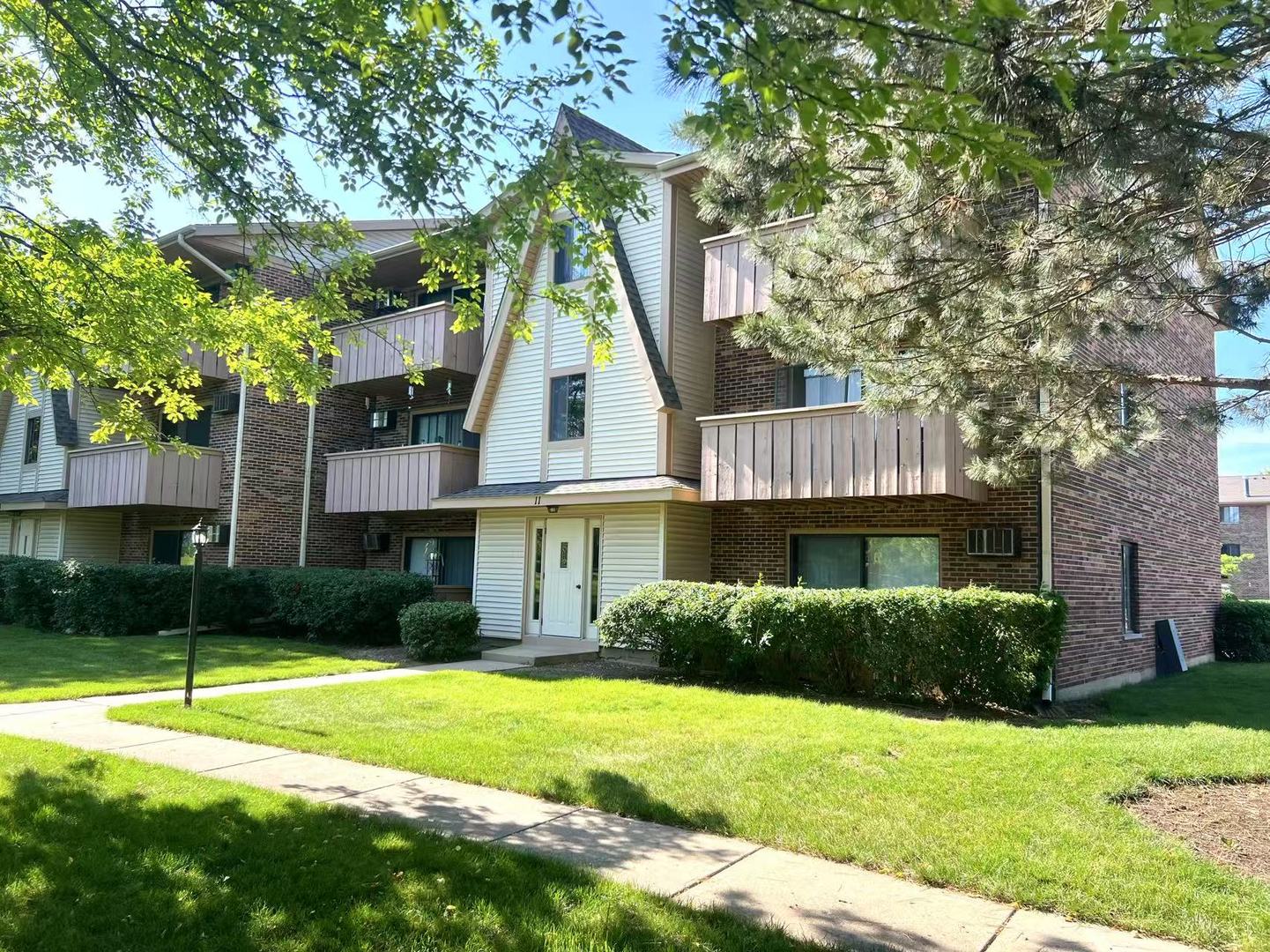 11 ECHO Court #17, Vernon Hills, IL 60061
