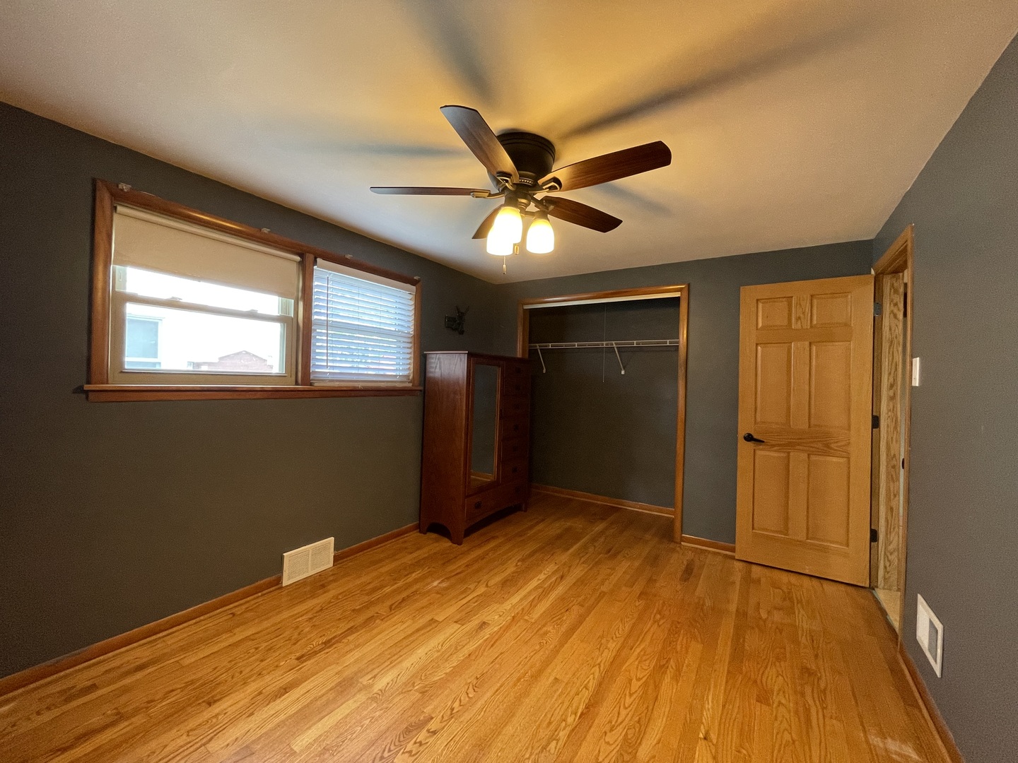 10505 S Central Park Avenue, Chicago, IL 60655