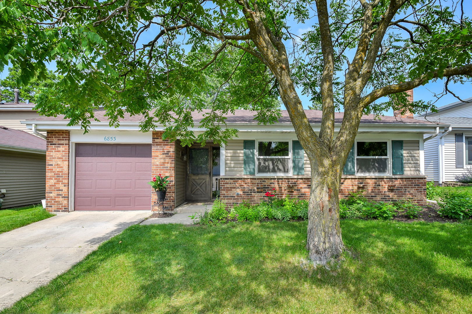 6853 Red Wing Drive, Woodridge, IL 60517