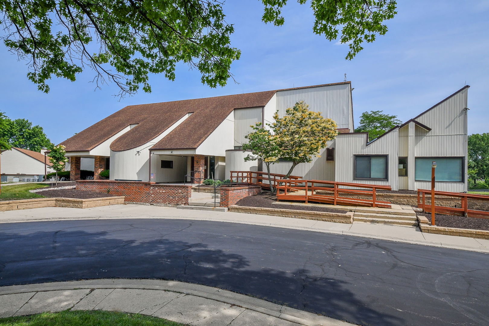 6853 Red Wing Drive, Woodridge, IL 60517