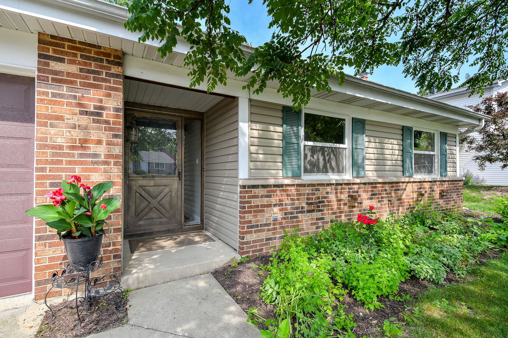 6853 Red Wing Drive, Woodridge, IL 60517