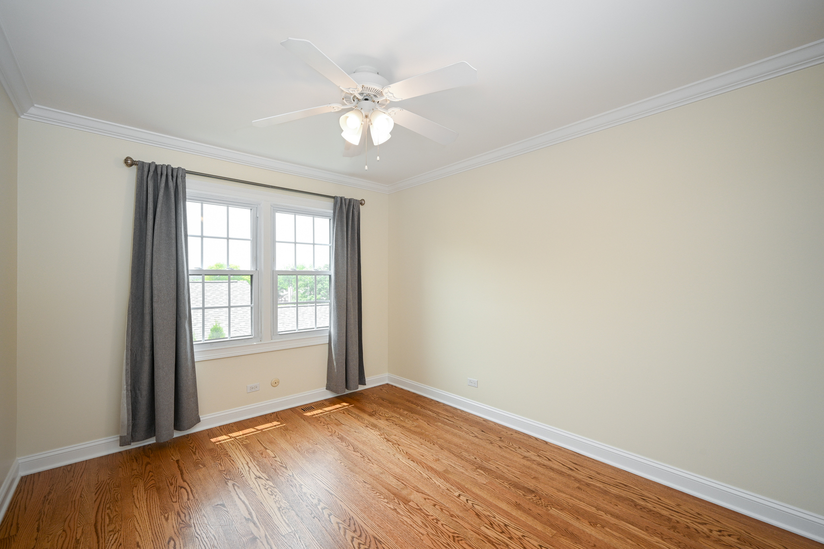 1058 Oakview Drive #1058, Wheaton, IL 60187