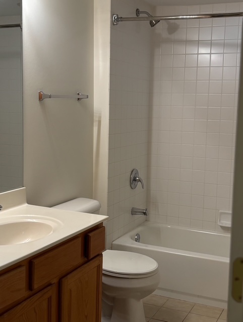 1 S Lincoln Avenue #213, Lombard, IL 60148