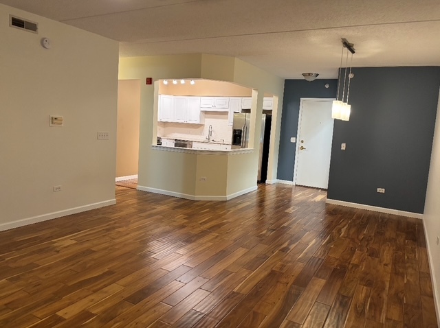 1 S Lincoln Avenue #213, Lombard, IL 60148