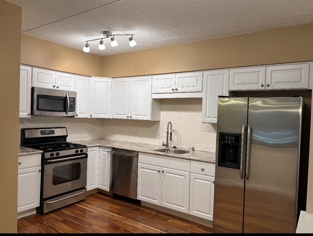 1 S Lincoln Avenue #213, Lombard, IL 60148