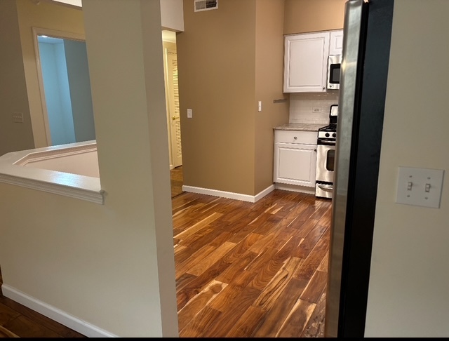 1 S Lincoln Avenue #213, Lombard, IL 60148