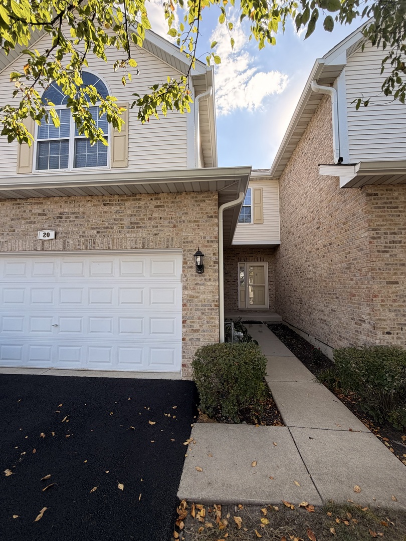 20 Lily Court, Bolingbrook, IL 60440