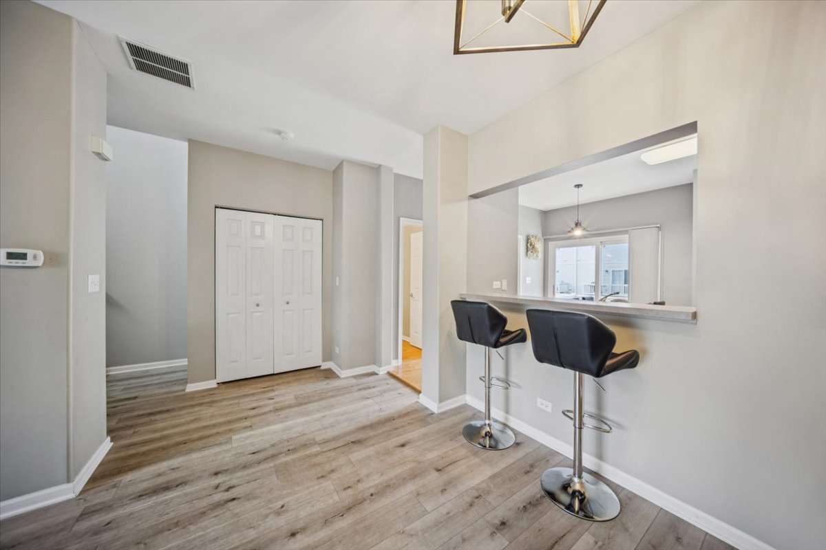 180 New Haven Drive, Cary, IL 60013