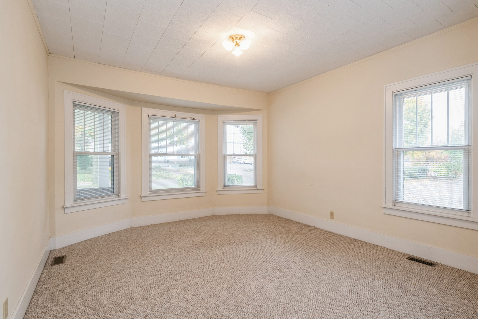 102 Park Place, Libertyville, IL 60048