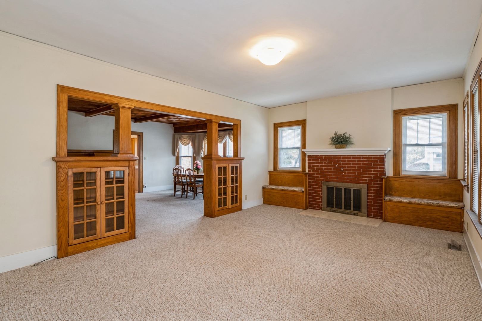 102 Park Place, Libertyville, IL 60048
