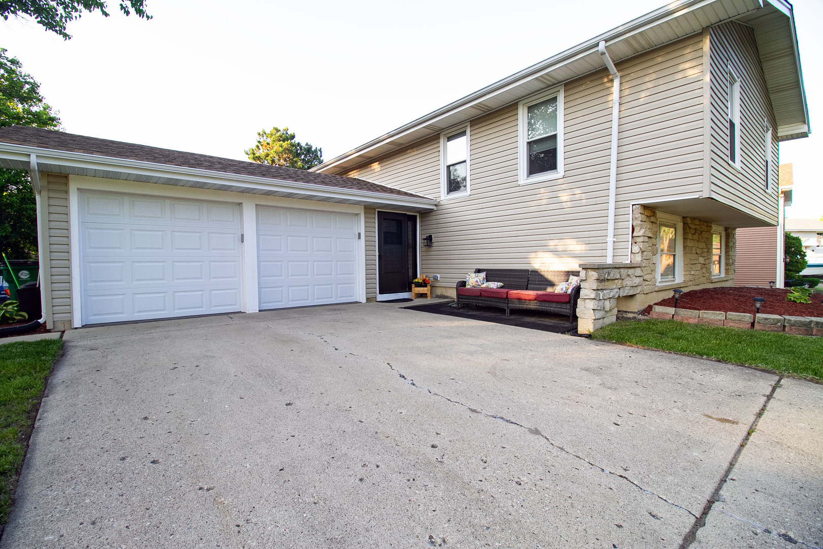 329 Douglas Drive, Bloomingdale, IL 60108