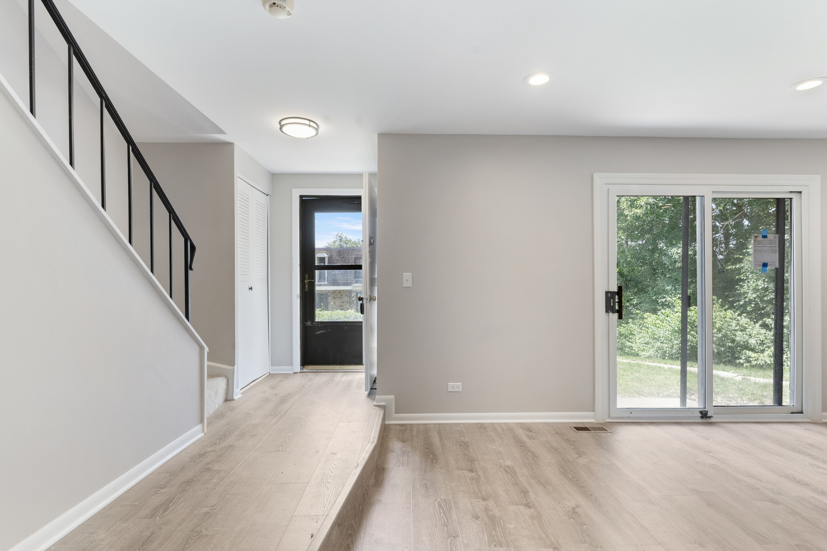 2138 Country Club Drive #24-5H, Woodridge, IL 60517