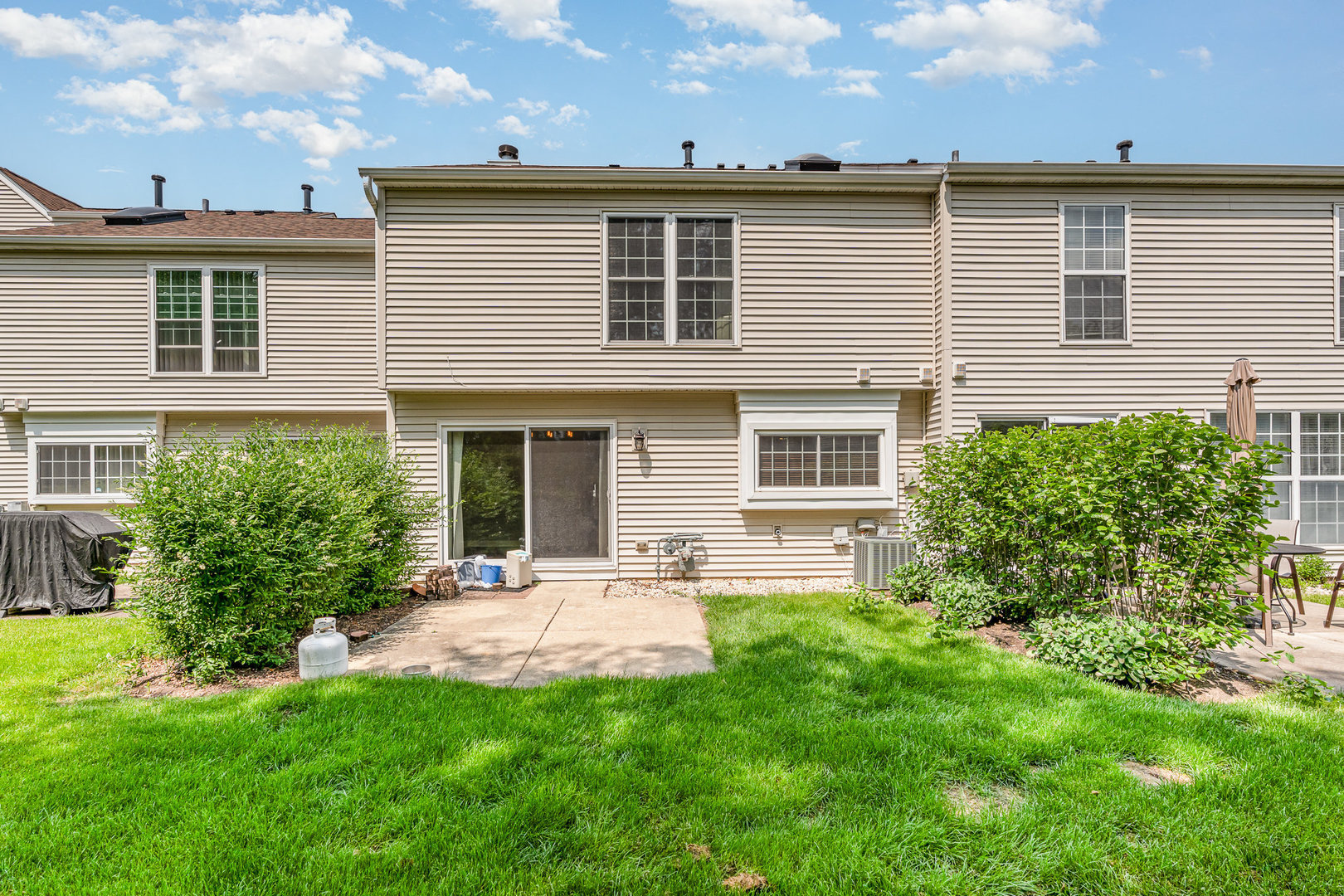 31 E Shagbark Lane, Streamwood, IL 60107