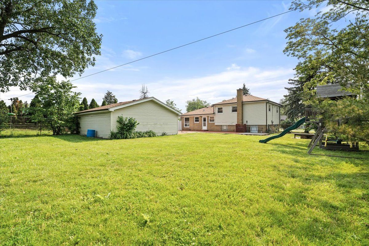 145 N Oakleaf Drive, Addison, IL 60101