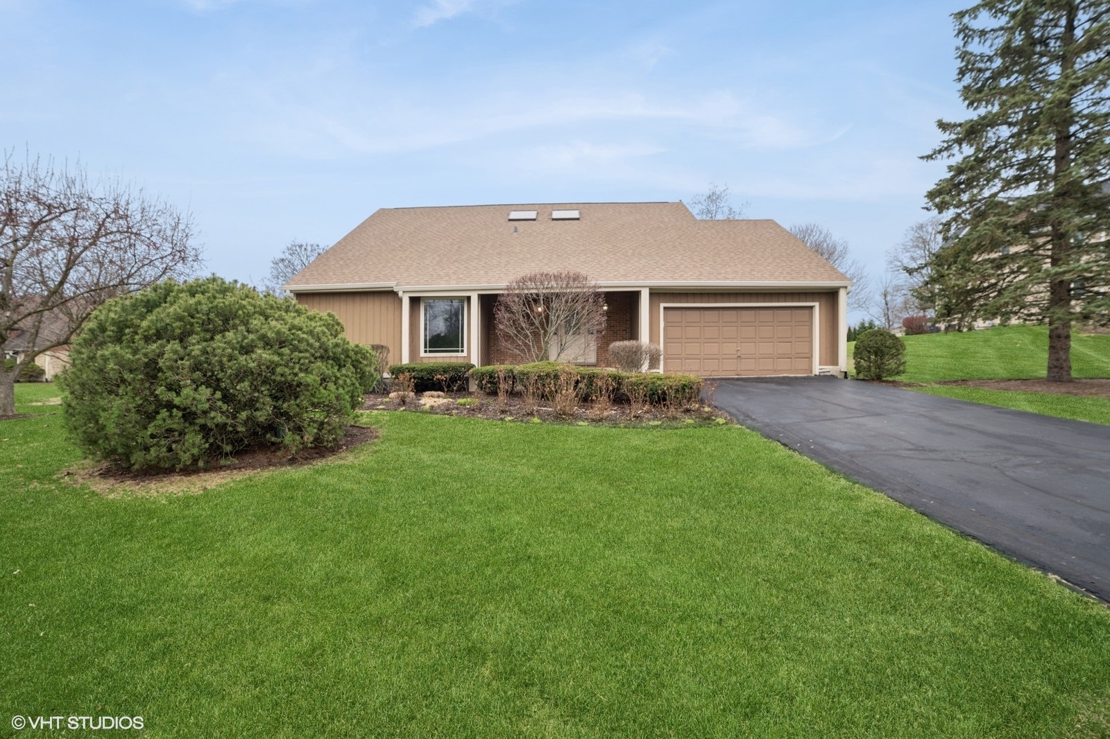 13 Chipping Campden Drive, South Barrington, IL 60010