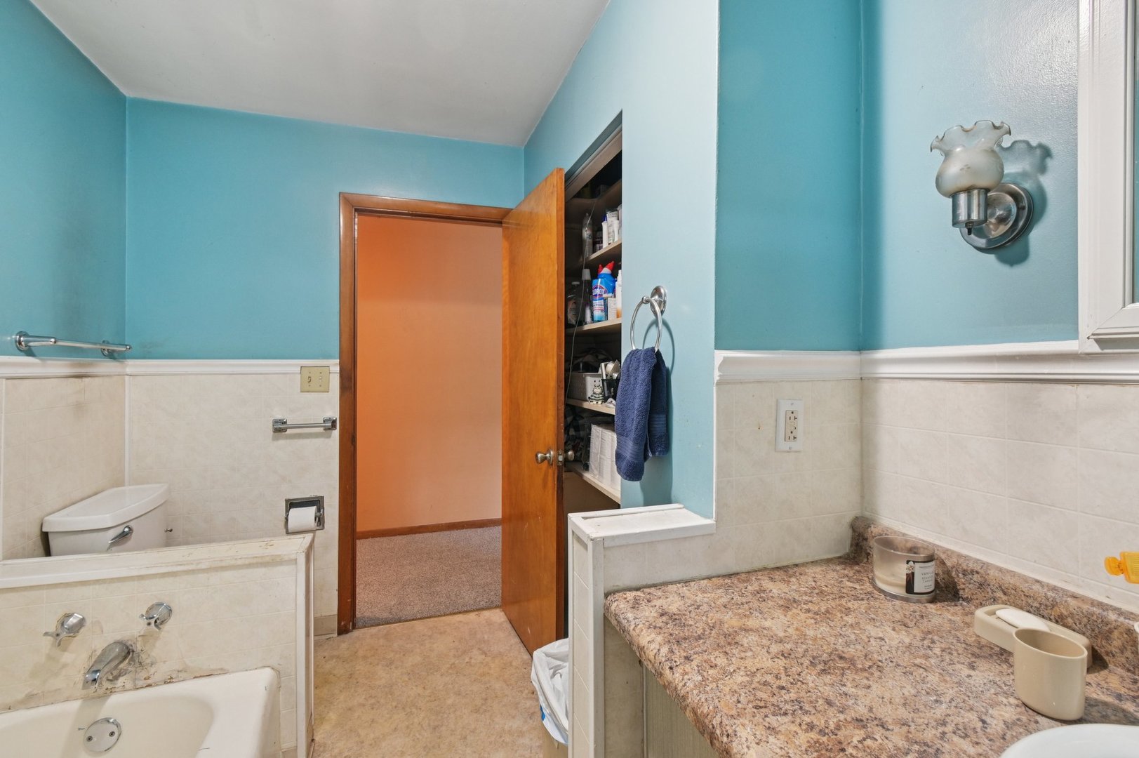 38683 N Lewis Avenue, Beach Park, IL 60099