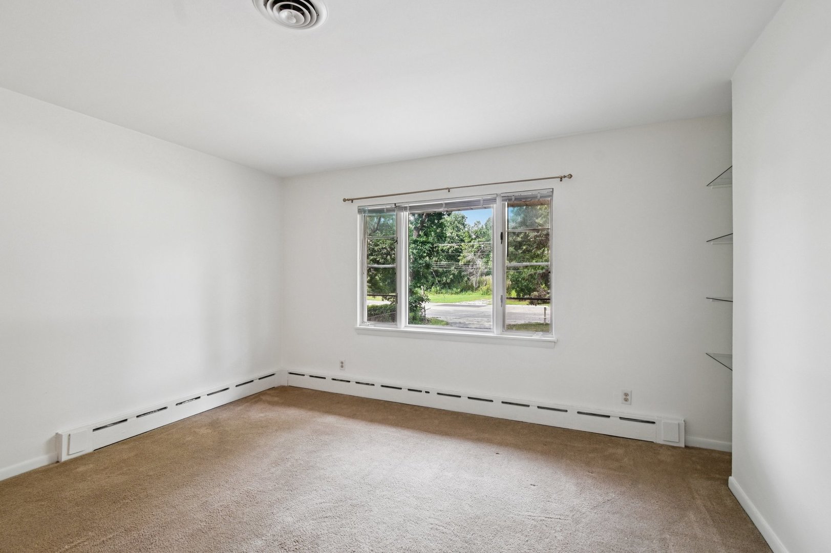 38683 N Lewis Avenue, Beach Park, IL 60099
