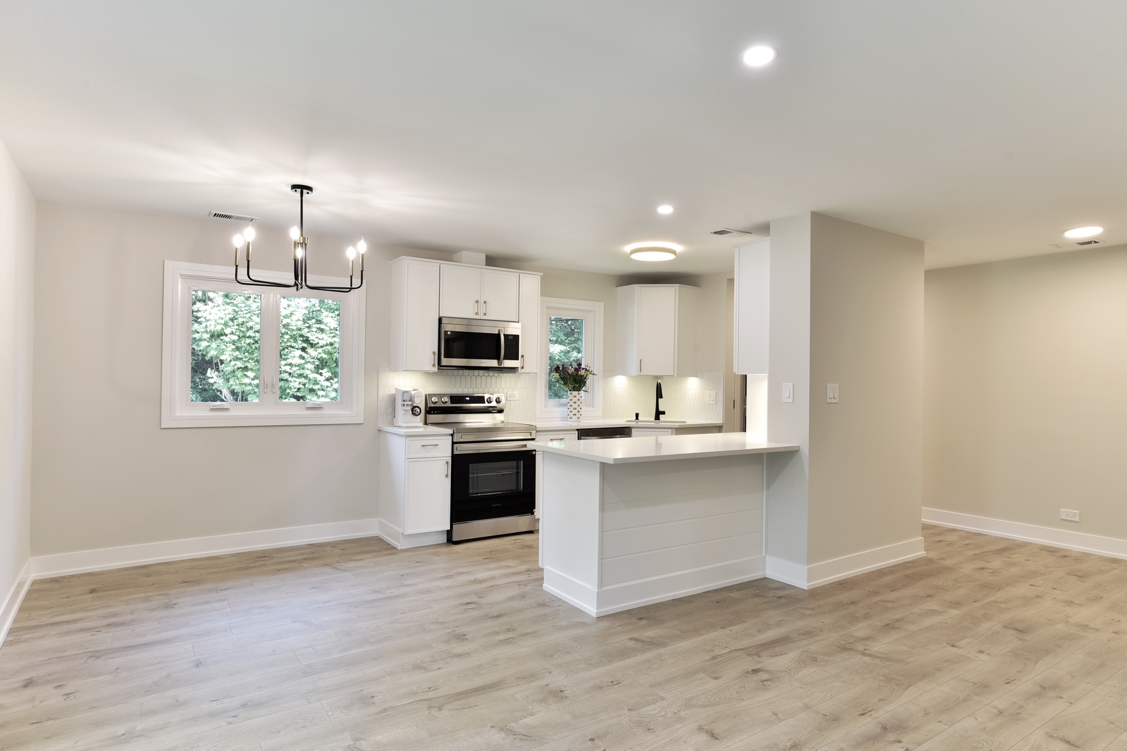 830 N Chicago Avenue, Arlington Heights, IL 60005