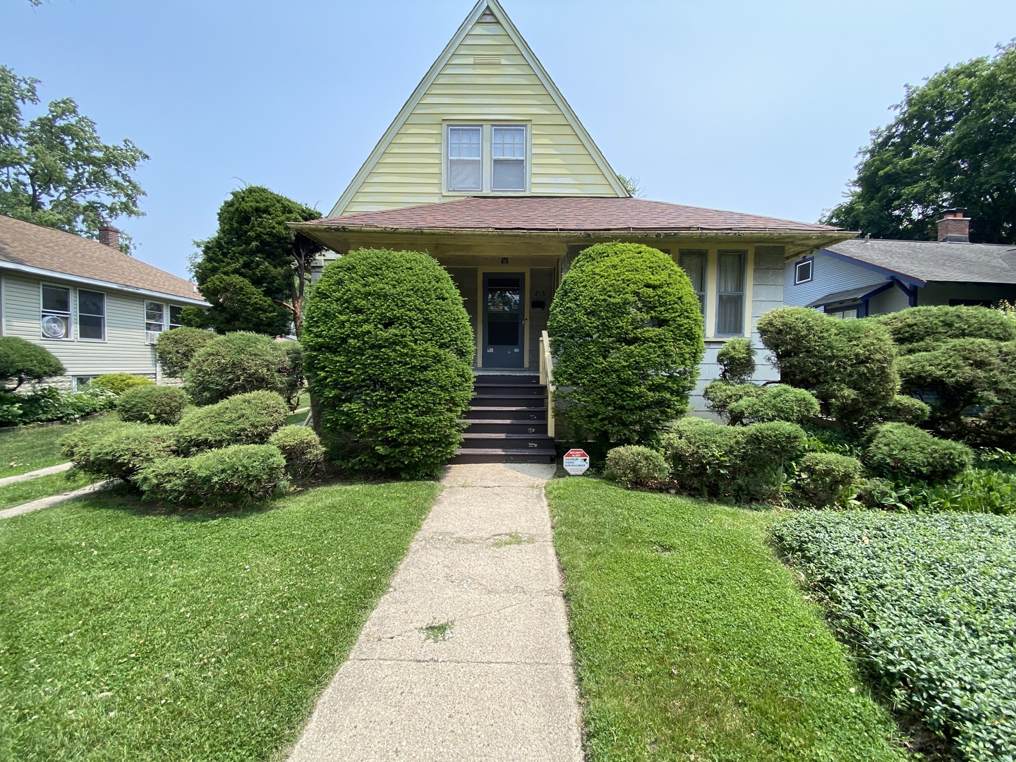 213 S Yale Avenue, Villa Park, IL 60181