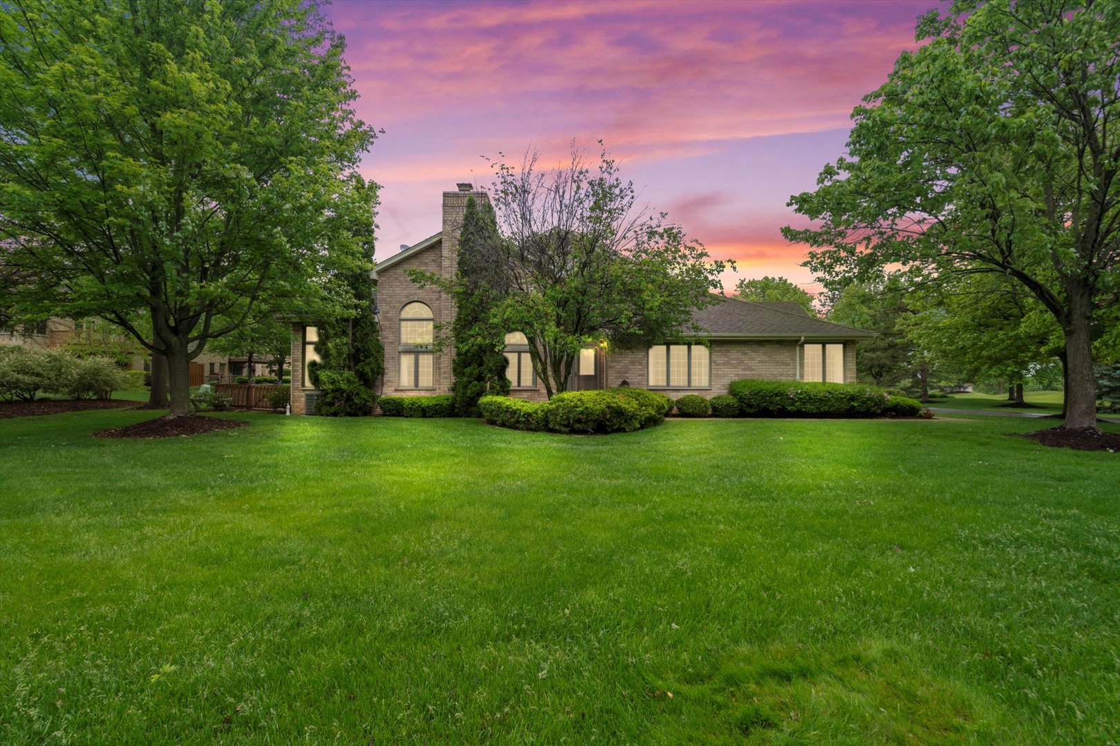 16 Pine Needles Drive, Lemont, IL 60439