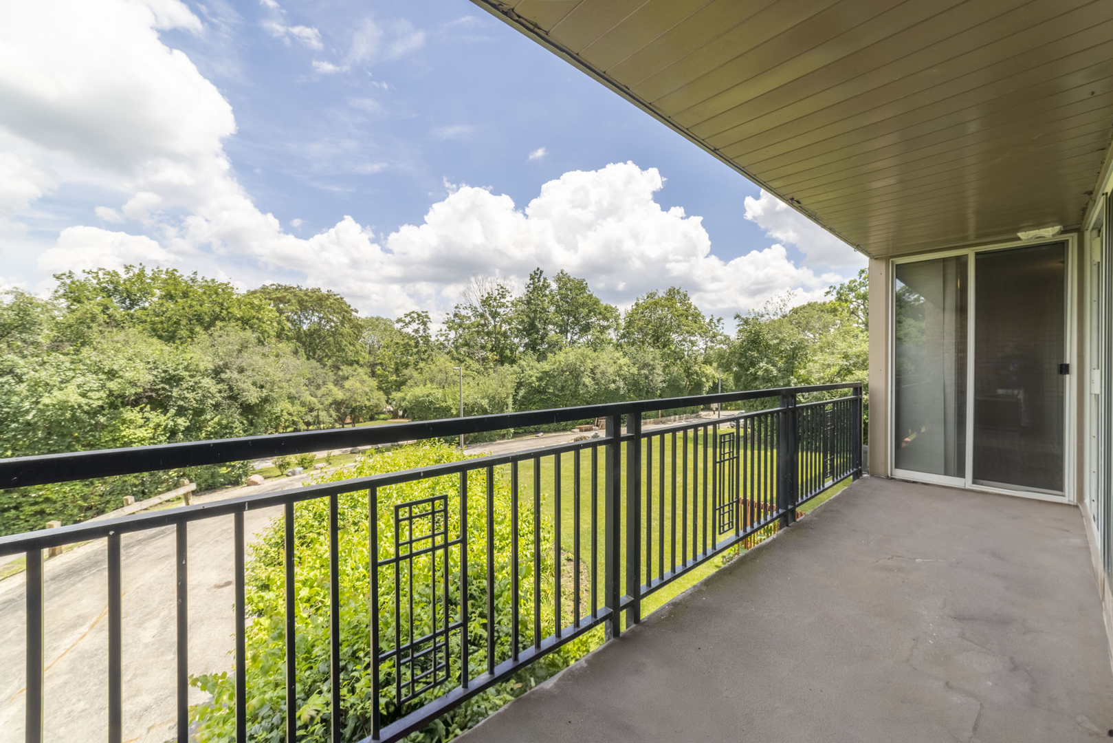 6020 Oakwood Drive #2F, Lisle, IL 60532