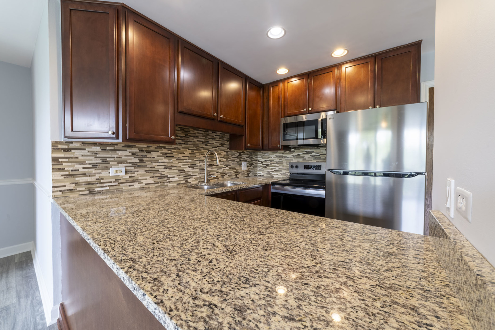 6020 Oakwood Drive #2F, Lisle, IL 60532