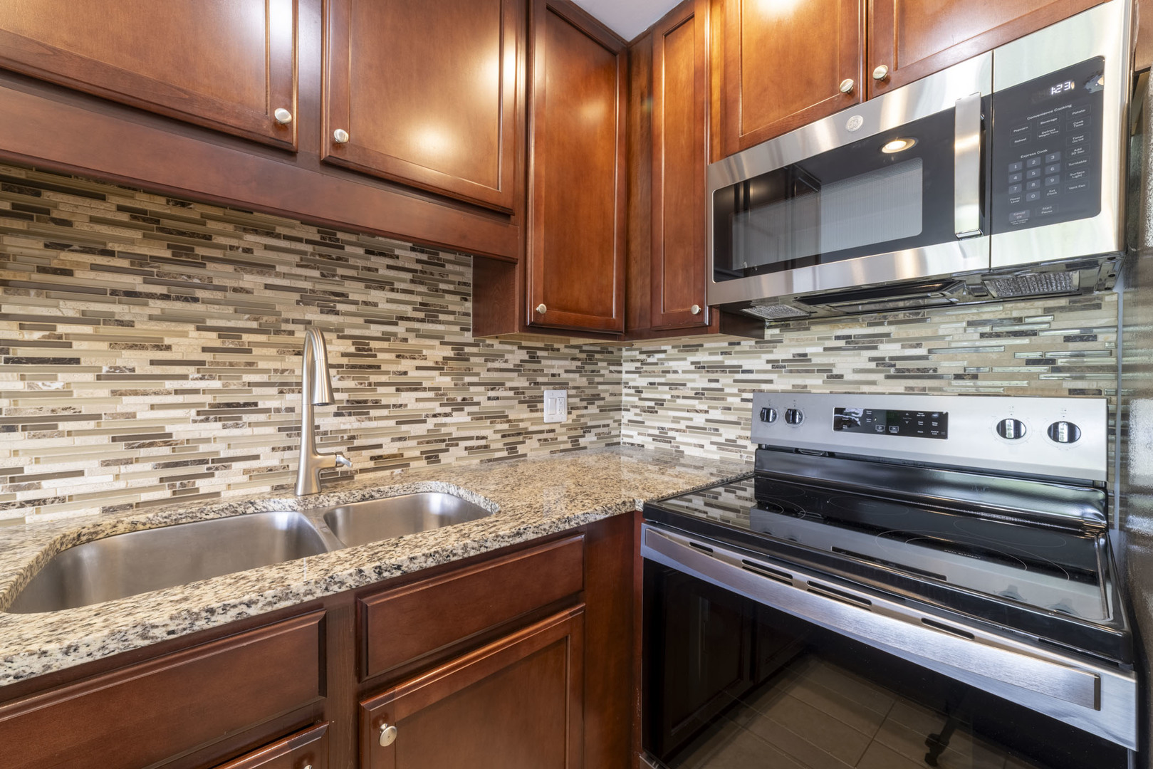 6020 Oakwood Drive #2F, Lisle, IL 60532