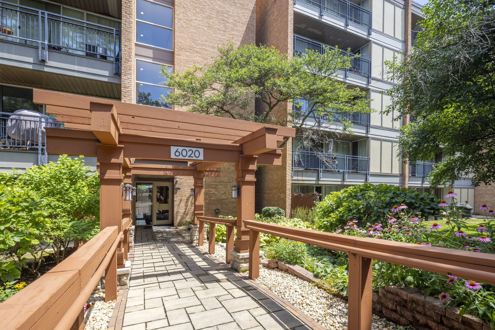 6020 Oakwood Drive #2F, Lisle, IL 60532