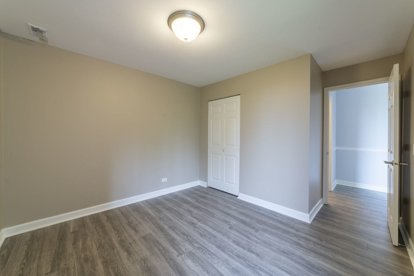 6020 Oakwood Drive #2F, Lisle, IL 60532