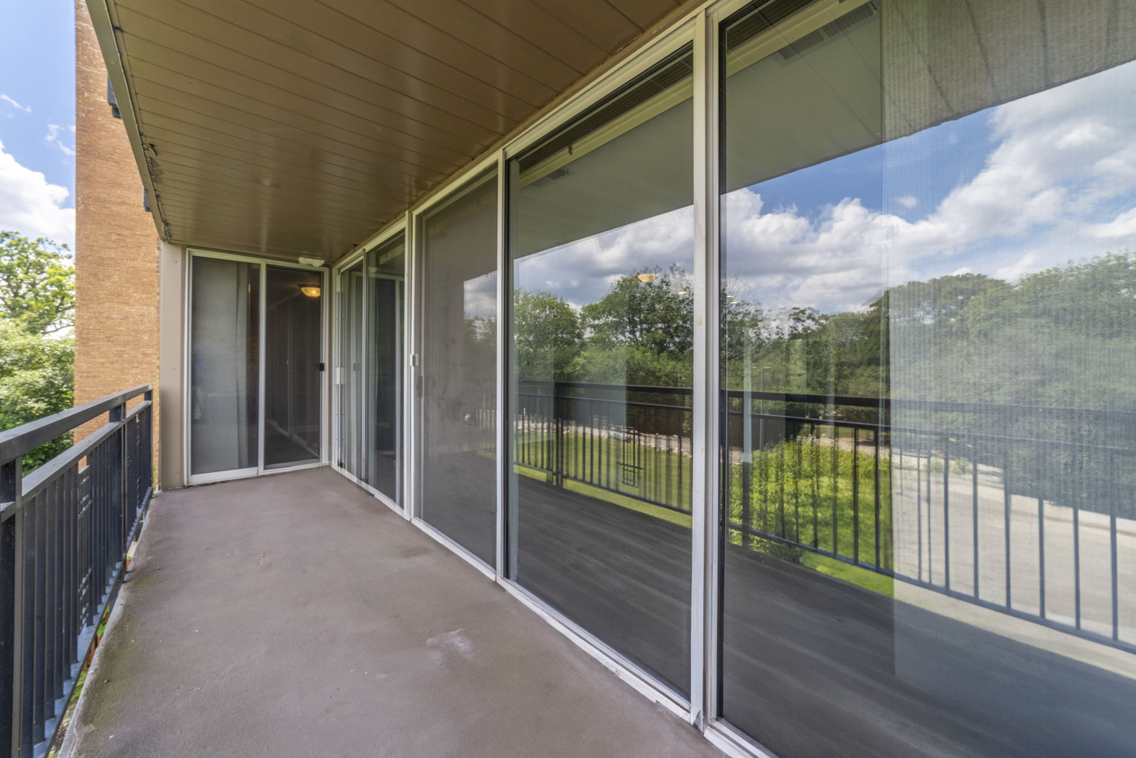6020 Oakwood Drive #2F, Lisle, IL 60532