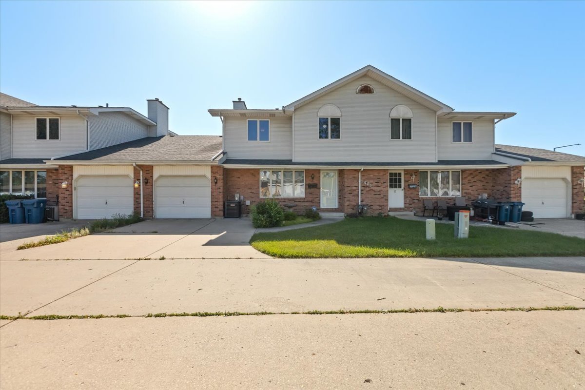 1401 N Rock Run Drive #F, Crest Hill, IL 60403