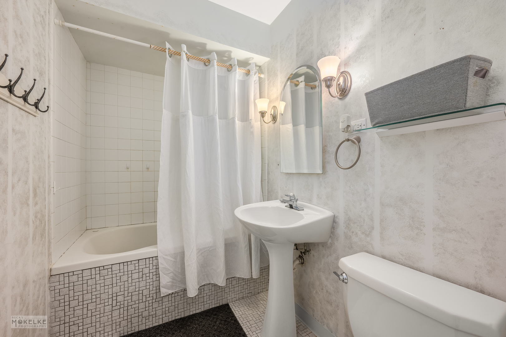 566 Ridge Avenue, Elk Grove Village, IL 60007