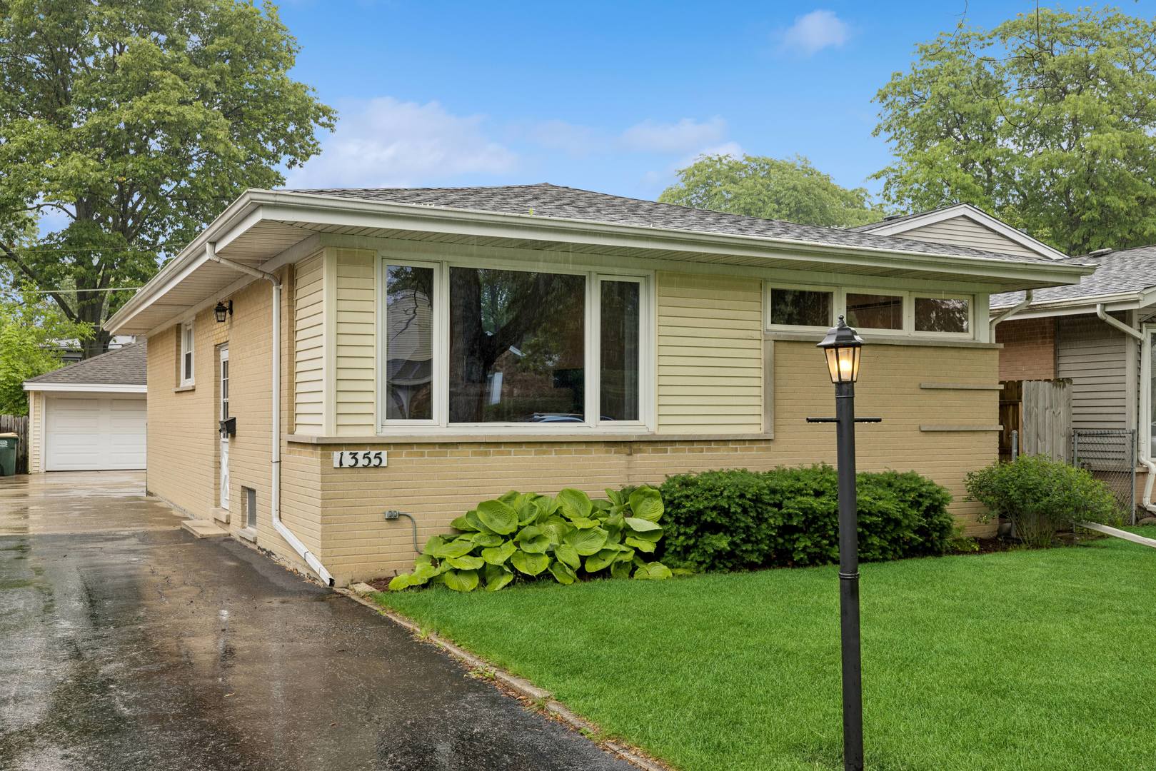 1355 S Highland Avenue, Arlington Heights, IL 60005