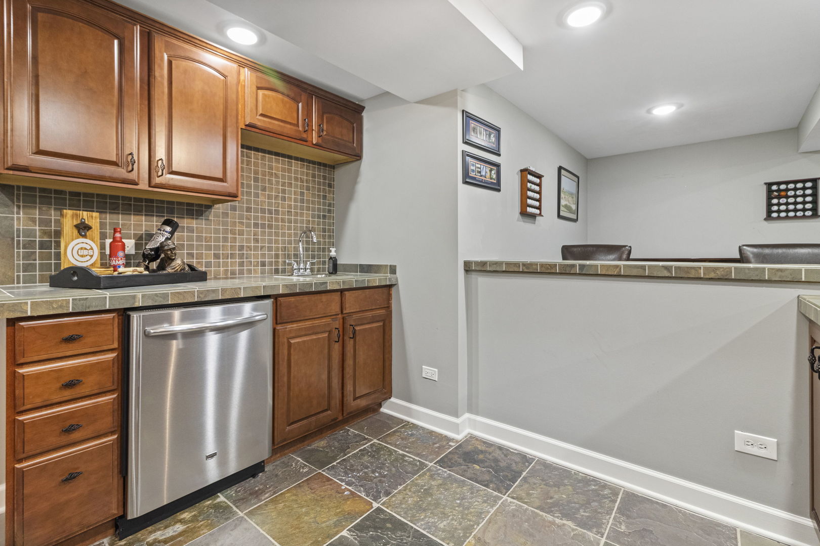 24755 W Manor Drive, Shorewood, IL 60404